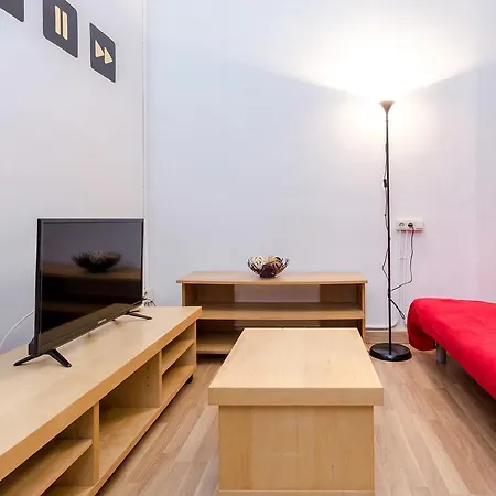 Charming With Balcony In Gracia